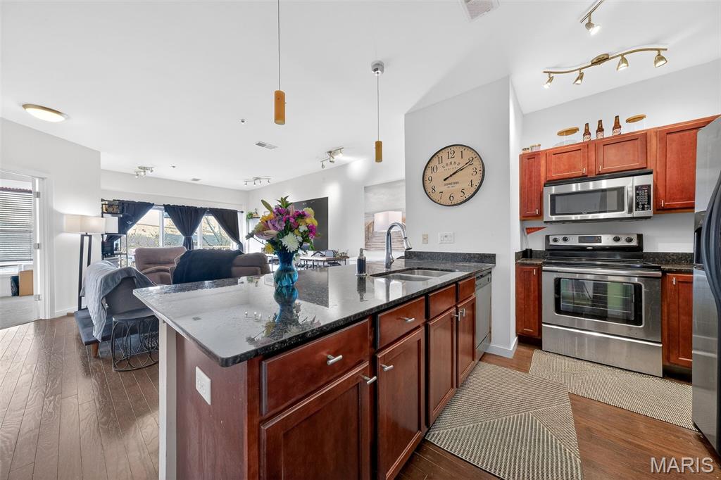 849 Loop Living Condo - Residential Lease