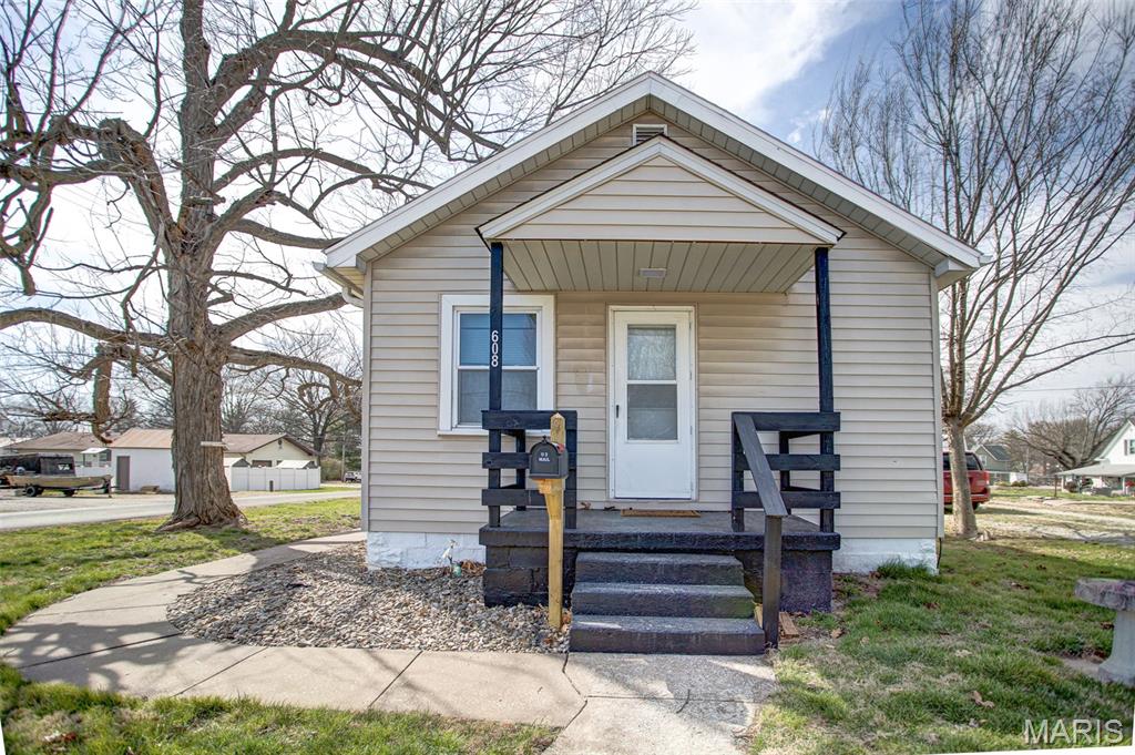 This charming 2-bedroom, 1-bath home has been updated and is move-in ready. Situated in a great neighborhood, it offers both comfort and convenience. The kitchen features newer cabinets and countertops, while neutral paint colors and newer flooring create a bright, modern feel throughout. Recent upgrades include newer windows, gutters, and a hot water heater, with the roof replaced in 2017. A full basement provides plenty of space for all your storage needs. Don’t miss your chance to make this home yours!
