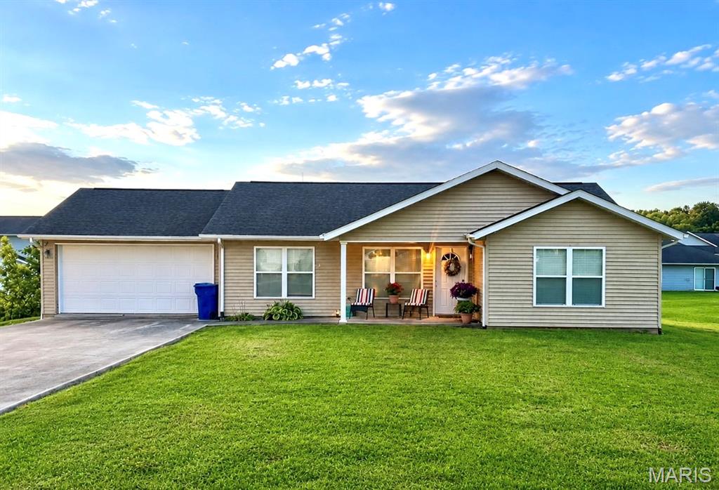 3 bedroom / 2 bathroom with 2 car attached garage. Located on cul-de-sac. Call for appt today. Please allow 24 hours