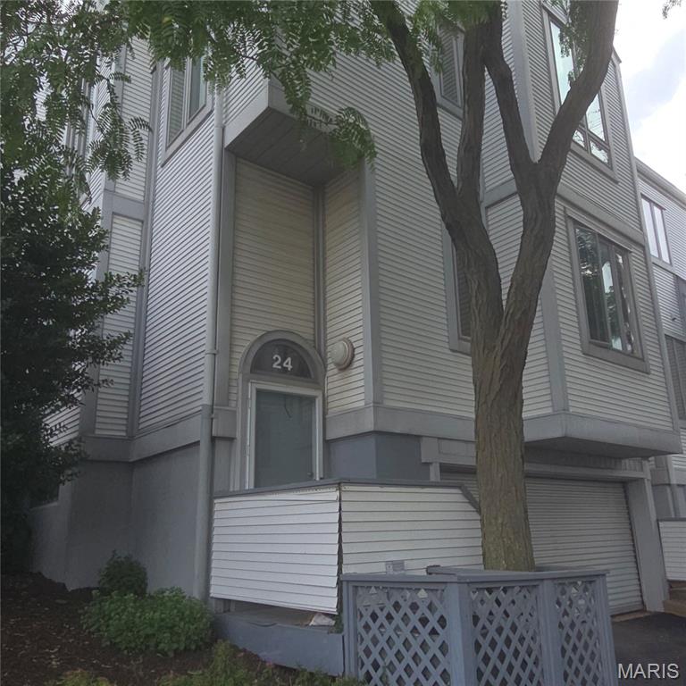 Calling all investors!!  Bring your best offer!!!!
Welcome to 24 Columbus Square Drive located in the Conners subdivision in the heart of downtown St. Louis. 
Located in a quiet neighborhood, this 2 bedroom, 1.5 bathroom townhome comes with a fully equipped kitchen with a SS appliance package including gas range, built-in microwave, refrigerator with built-in automatic ice maker, automatic dishwasher, double sided stainless steel basin with faucet sprayer & a powerful garbage disposal. 
The unit features laminate wood flooring on the main level, carpeted bedrooms and tiled shower walls. There is a spacious living room and dining room, with a chandelier, floor to ceiling mirrors & custom baseboards.  The master bedroom comes equipped with a gas fireplace & there is also central air & heat and a ceiling fan in the second bedroom. 
Two car garage with ample storage space.  Property is walking distance to Laclede’s Landing, Washington Ave and public transportation. Home is perfect for a first time home buyer or savvy investor.