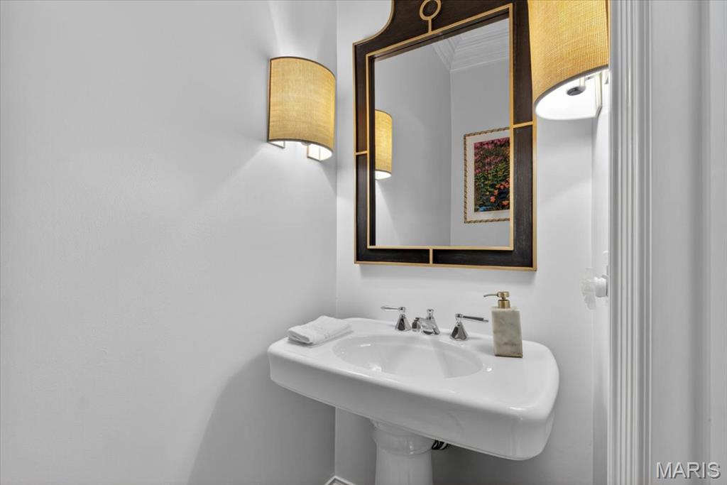 Commons Condo Ph 3 The - Residential