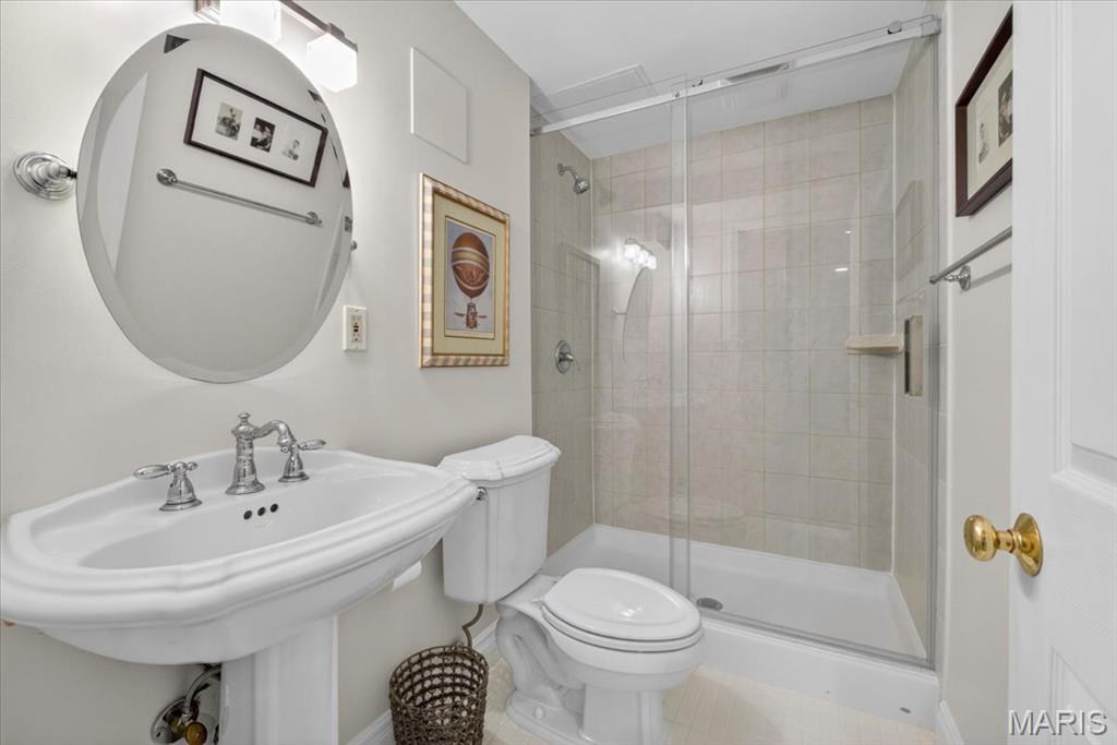 Commons Condo Ph 3 The - Residential