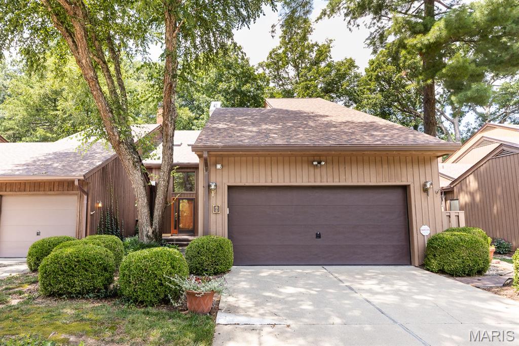 Stunning and meticulously maintained 2 bed/4 bath condominium with walk out basement  in beautiful Persimmon Ridge development !  Open concept with vaulted ceilings and massive wall of windows allows you to take in lush foliage of this unique developement. Completely updated, you will appreciate the hardwood floors, modern kitchen with granite countertops, glass backsplash, stainless steel appliances. Office space is adjacent. Upper level host the spacious primary suite with 2 huge walk in closets plus a bonus area which would make a great reading nook or office. The luxurious primary bath offers jacuzzi tub, separate shower and generous vanity. The second en-suite is spacious and has huge walk in closet. The lower level surprises with a massive space with newly installed electric fireplace, full bath would make an excellent family/recreation room. A separate brick and glassed in room could serve as home gym or playroom. Enjoy all of the amenities the community offers: gunite swimming pool, clubhouse, tennis/pickleball courts. 
*Pictures have been AI staged & walls have been AI painted to neutral colors.