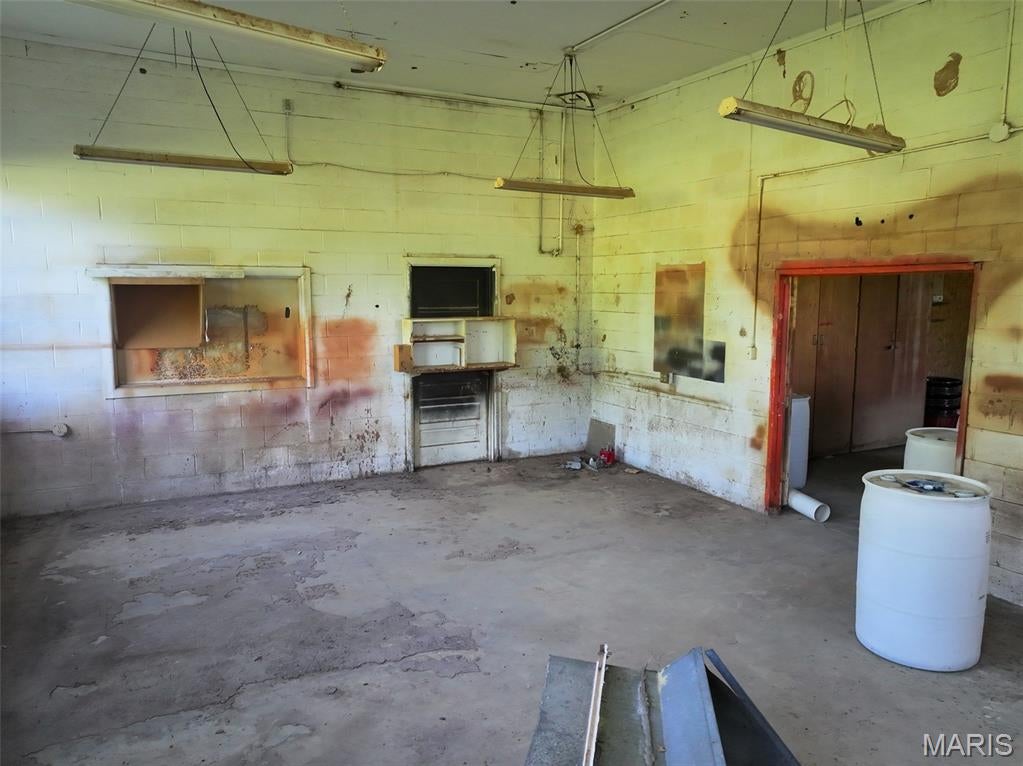 n/a - Commercial Sale