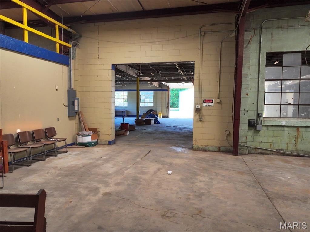 n/a - Commercial Sale
