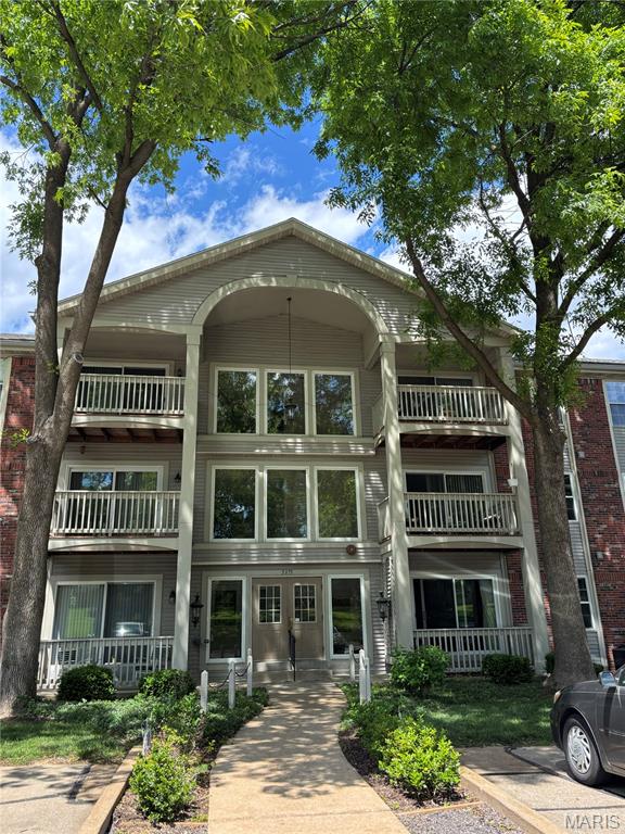 Kenrick Parke is a highly desirable, private residential condominium and townhome community located in Shrewsbury, Missouri. Tucked away on quiet, tree-lined streets, it offers a serene, park-like setting while providing quick access to major highways (like I-44), downtown Clayton, Forest Park, and neighboring Webster Groves. This spacious 2 bedroom, 1 bath condo with in-unit laundry room is conveniently located on the main level providing easy access to the outdoors, parking, mail and package pick up.  Take the elevator down one level to your assigned parking spot in the secure, temperature controlled garage/storage.  Residents have exclusive access to a community clubhouse, an in-ground swimming pool, tennis courts, and walking trails around the lake.  Welcome home!