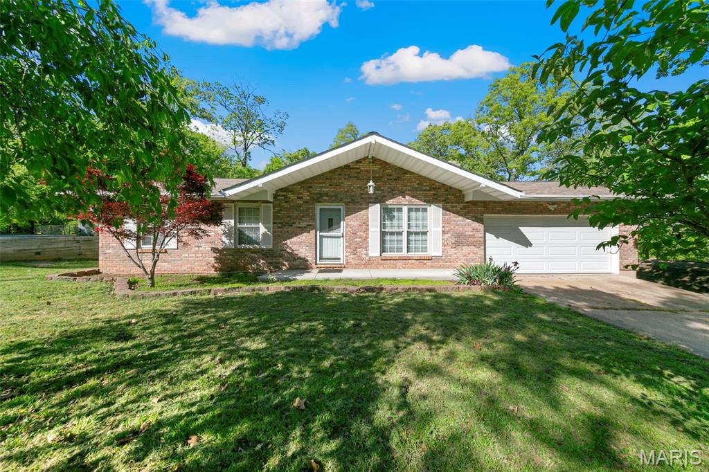 Unlock the potential at 5418 Oakcrest Drive in Imperial! This property is a fantastic opportunity for investors, rehabbers, or buyers looking to build equity with a little vision and effort.
Situated in an established neighborhood, this home offers a functional layout ready to be reimagined. With spacious living areas and a generous lot, there’s plenty of room to transform this property into something truly special tailored to your style. 
The location adds even more appeal, with convenient access to local amenities, schools, parks, and commuter routes, making it a smart investment for resale or long-term living.