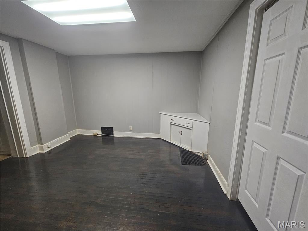 Conveniently located 1 bedroom, 1 bath upstairs apartment.  Just a few blocks away from downtown Belleville, within walking distance to local restaurants and shops.  Easy access to downtown St. Louis and the Metro bus line.  Water, sewer, and trash included.  No pets.  Minimum credit score of 600 required. Non-refundable application fee. Gross monthly income should be 3x the monthly rent.