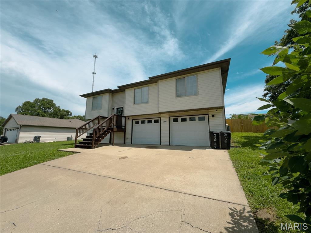 Whether you're searching for the perfect family home or your next income-producing investment, this Waynesville property checks every box. Ideally situated between Waynesville and St. Robert and just minutes from Fort Leonard Wood, this location offers unbeatable convenience for military families, commuters, and tenants alike.
The flexible layout works equally well as a comfortable single-family residence or a turnkey rental property, making it a smart addition to any investment portfolio. With Fort Leonard Wood nearby, demand for quality housing in this corridor stays strong year-round - a huge plus for investors looking for reliable occupancy.
Don't miss this opportunity to own a property that delivers both lifestyle and income potential in one of the area's most central locations.
