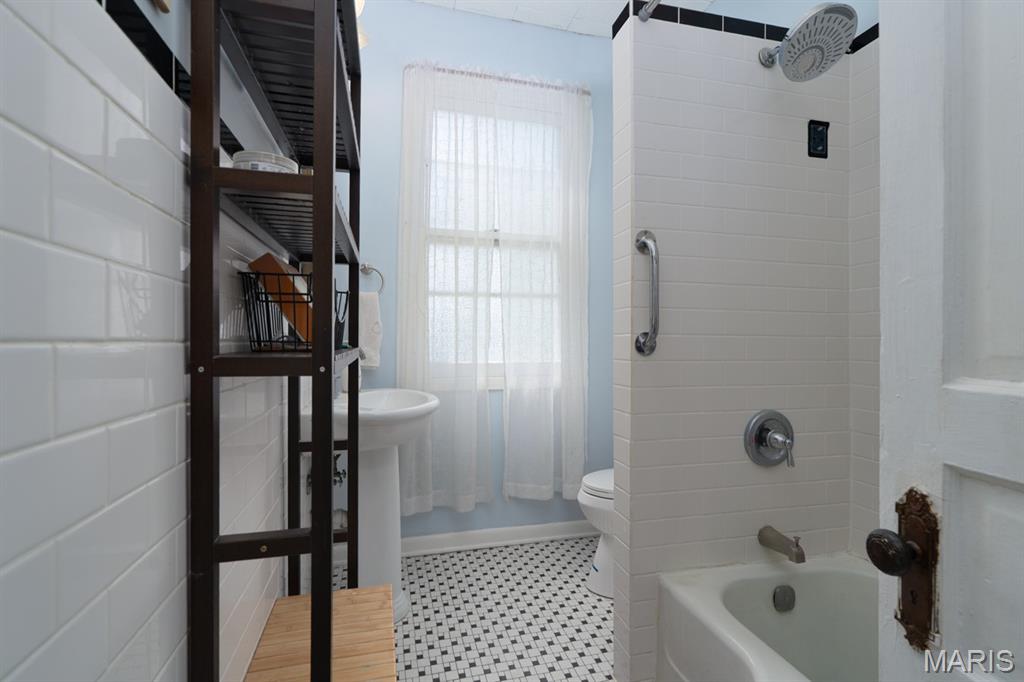 Sur 2476 Township 46 R 6 - Residential