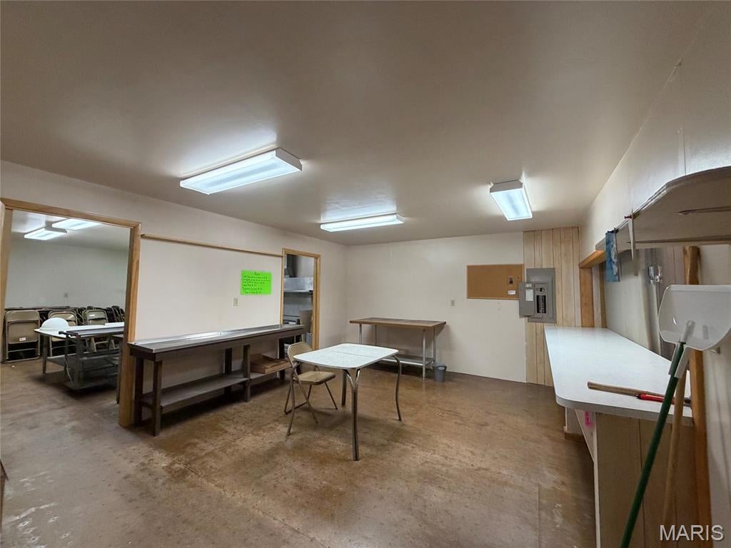 Not in a subdivision - Commercial Lease