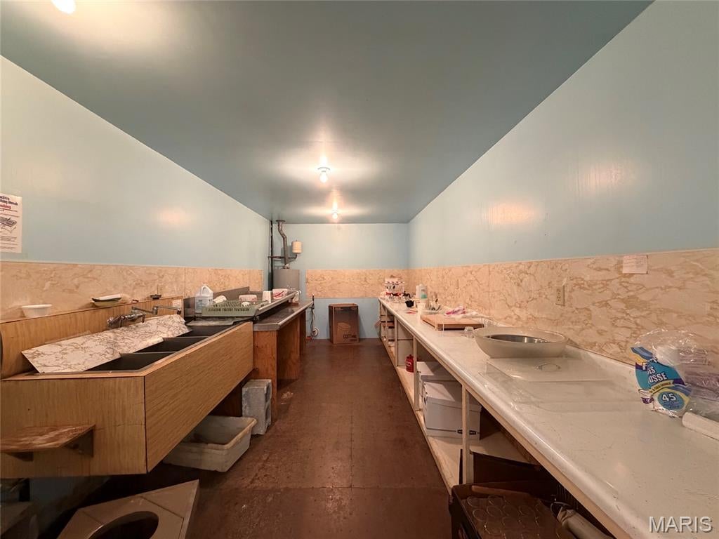 Not in a subdivision - Commercial Lease