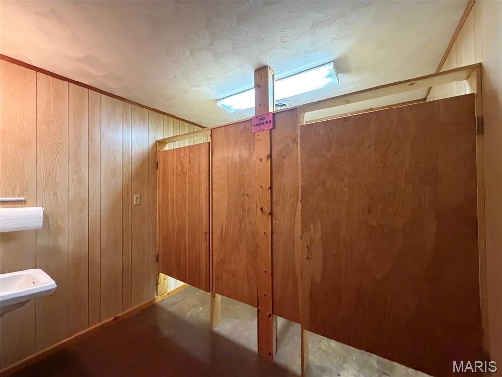 Not in a subdivision - Commercial Lease