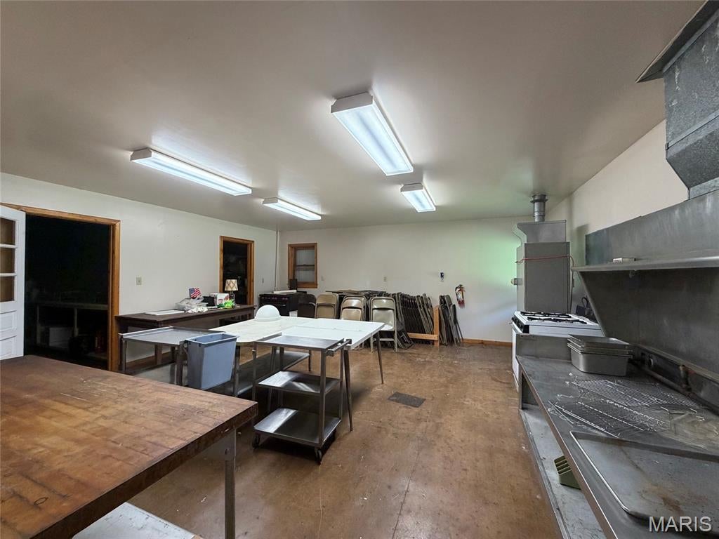 Not in a subdivision - Commercial Lease