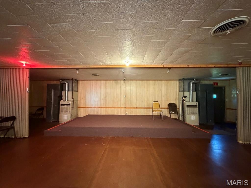 Not in a subdivision - Commercial Lease