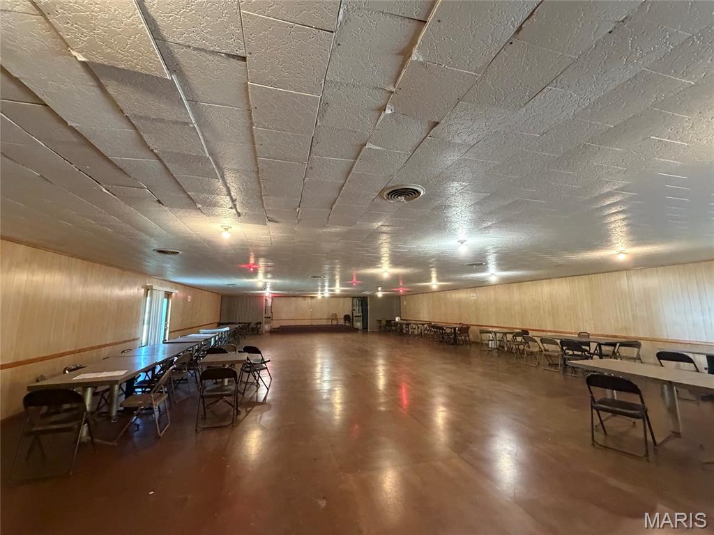 Not in a subdivision - Commercial Lease