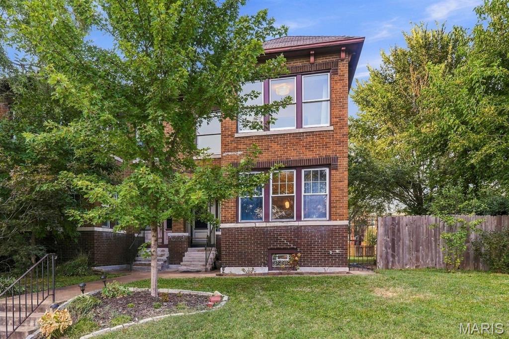 Shaw Town Home 01 - Residential