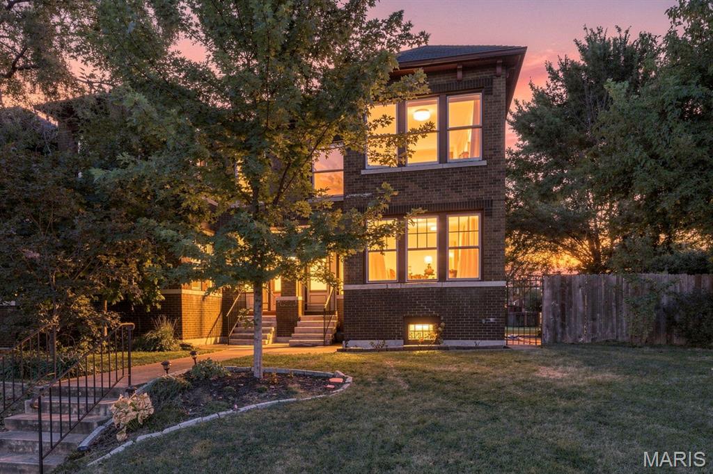 Shaw Town Home 01 - Residential