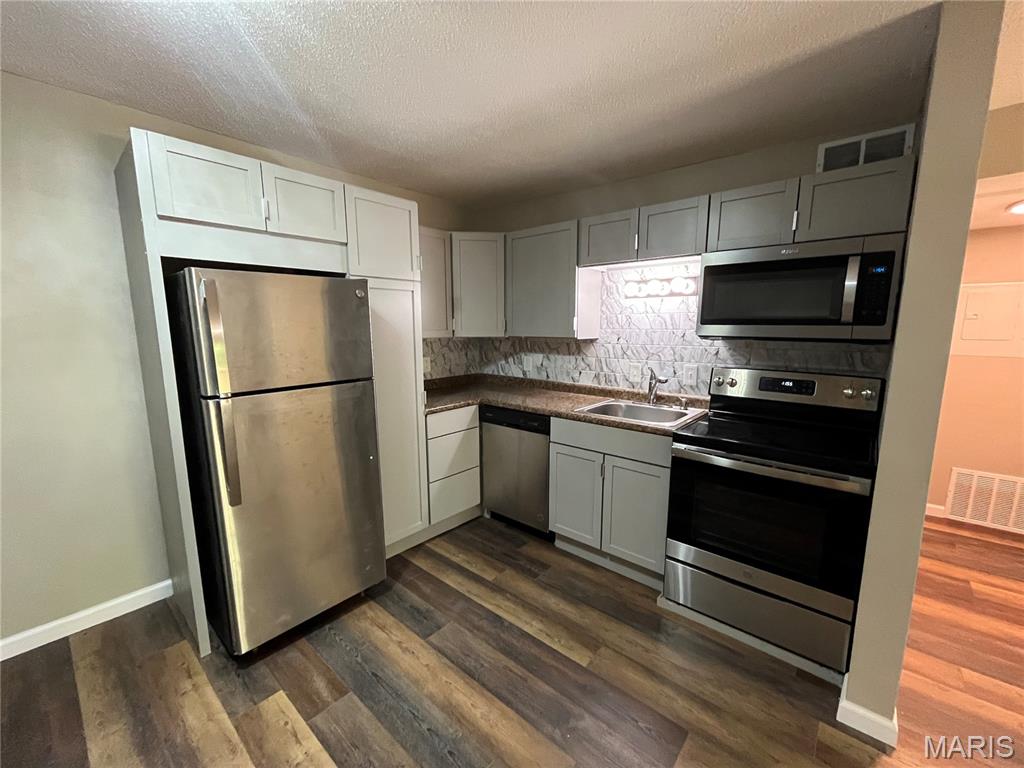 This beautiful, open concept Oakville condo offers a fantastic opportunity to own a thoughtfully updated, move-in-ready one-bedroom home with low-maintenance living. Enjoy access to community amenities including a pool and clubhouse, perfect for relaxing and entertaining during the warmer months. The condo fee includes water, sewer, trash service, exterior maintenance, snow removal, lawn care, designated parking, and select insurance, making ownership simple and stress-free. Inside, the home features fresh paint, new flooring, and updates throughout, creating a bright and modern atmosphere. The generously sized living room opens to a private balcony through a sliding glass door, where you can unwind while overlooking a wooded setting. The updated eat-in kitchen is both functional and stylish, offering stainless steel appliances, attractive cabinetry, a beautiful backsplash, and convenient pantry for additional storage. The spacious bedroom provides a large walk-in closet and natural light, while the full bathroom has been tastefully renovated. One assigned parking spot. Rentals allowed. Conveniently located in the heart of Oakville, this is the perfect place to call home!