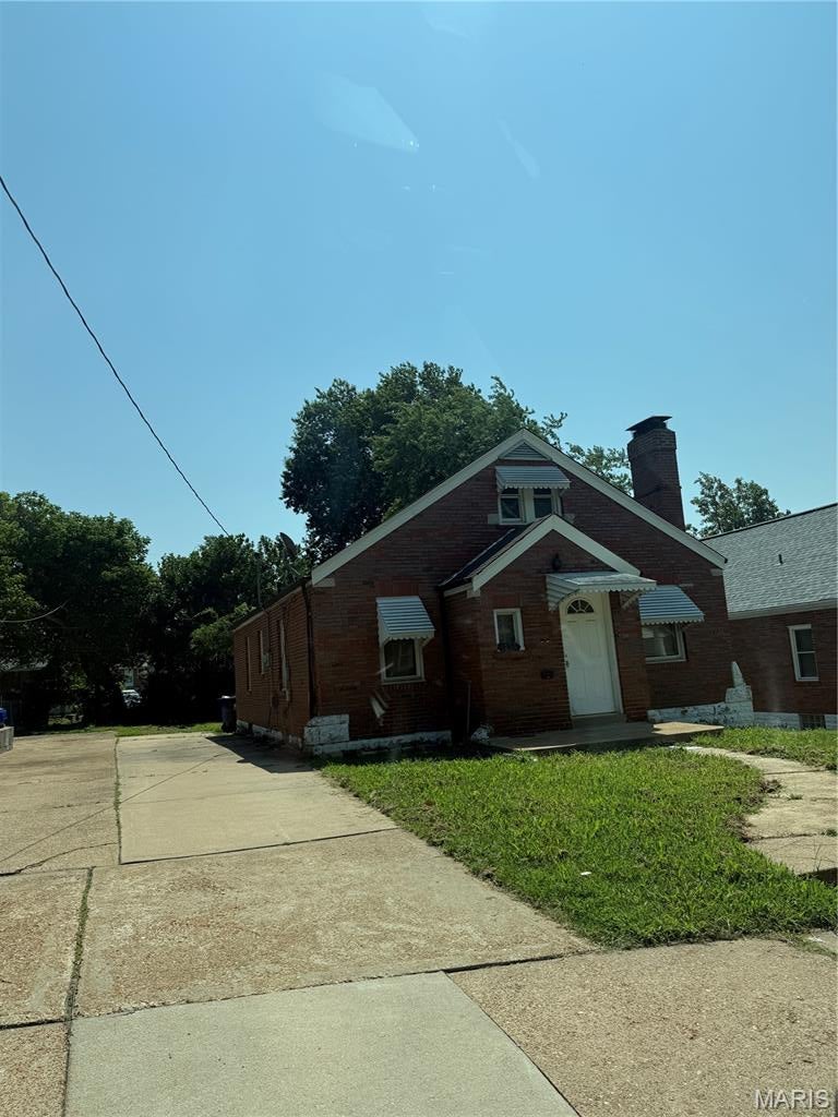 Three bedrooms and one bath home with hardwood floors. Kitchen is furnished with stove and refrigerator. Cozy sunporch with backyard.  Close to bus line and Heman park. Convenient shopping, close to Delmar Loop and major Highways. Washer and dryer hook in full basement.  Great home with a little TLC. Must see, great home and location.