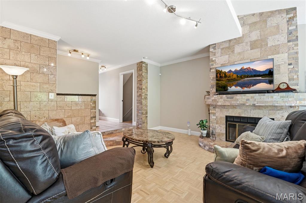 Royal Pines 2 Condo Tenth - Residential