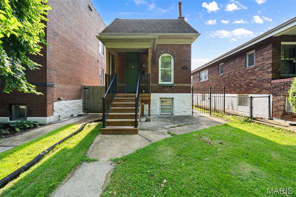 City charm abounds in this 2 bedroom, 2 bath, Tower Grove East home. Location, Location!! Walk to many resturants on South Grand ave. and The Farmers market in Tower Grove Park. You are minutess away from downtown St Louis!
Nestled on a beautifully manicured street, this charming home welcomes you with a brand-new front porch before stepping into the bright, open-concept main level. The spacious living room flows seamlessly into the kitchen, creating the perfect space for everyday living and entertaining. The main floor also features a generously sized bedroom and a full bathroom.
The finished lower level offers an additional large bedroom, a second full bathroom, and a convenient laundry room, providing plenty of extra living space.
Step outside to enjoy the level, fully fenced backyard—ideal for entertaining, gardening, or relaxing. The detached one-car garage is conveniently accessed from the alley, and all appliances are included, making this home truly move-in ready!