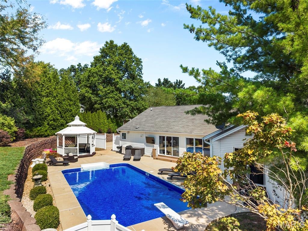 Windsor Place #4 - Residential