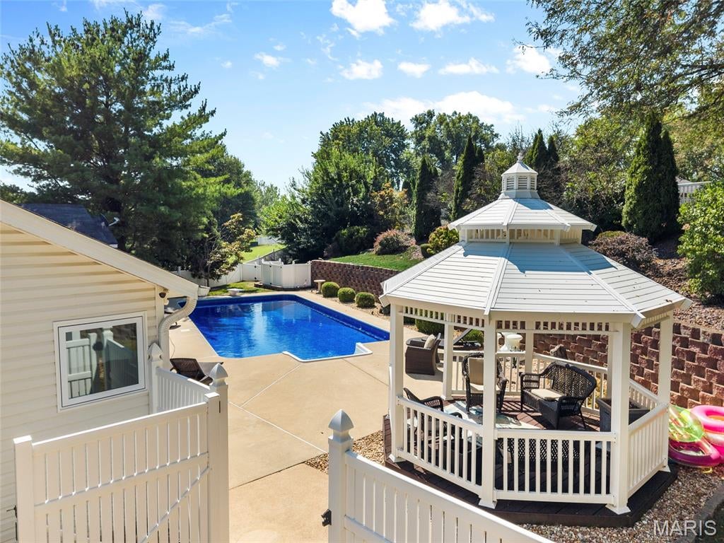 Windsor Place #4 - Residential