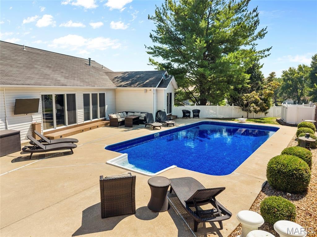 Windsor Place #4 - Residential