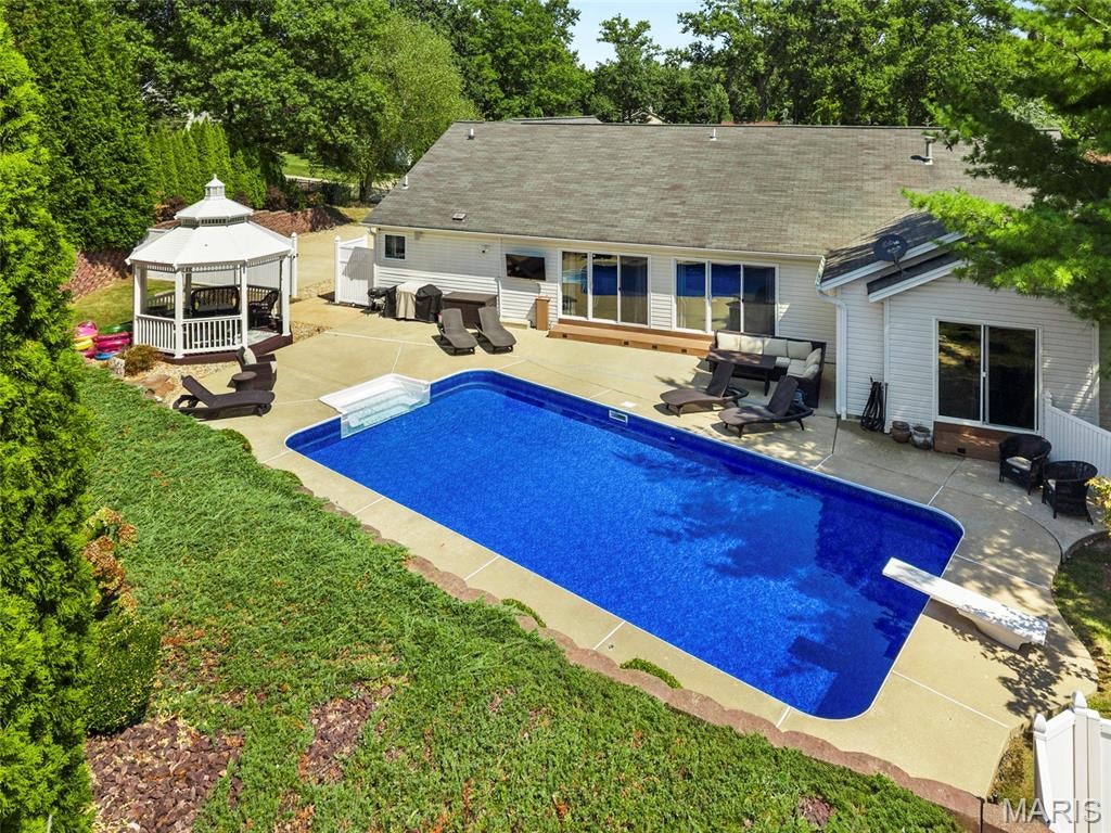Windsor Place #4 - Residential