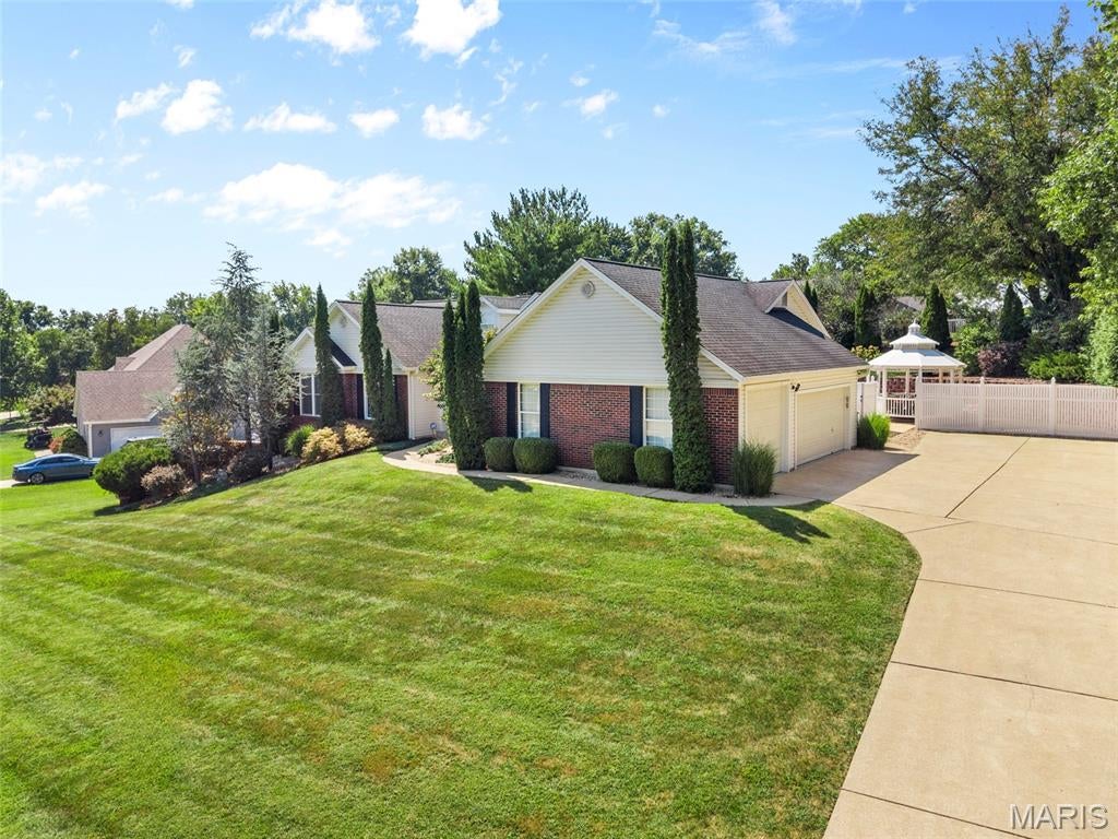 Windsor Place #4 - Residential