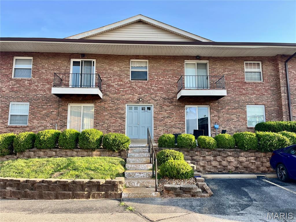 Colonial Woods Condo - Residential