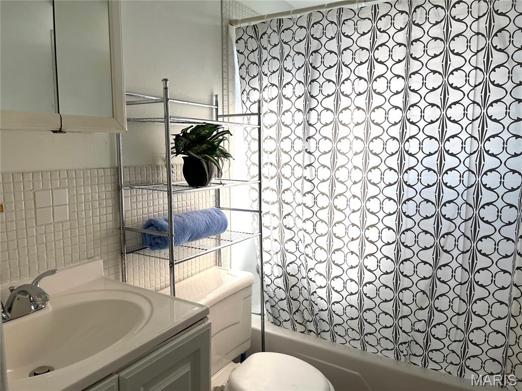 Colonial Woods Condo - Residential