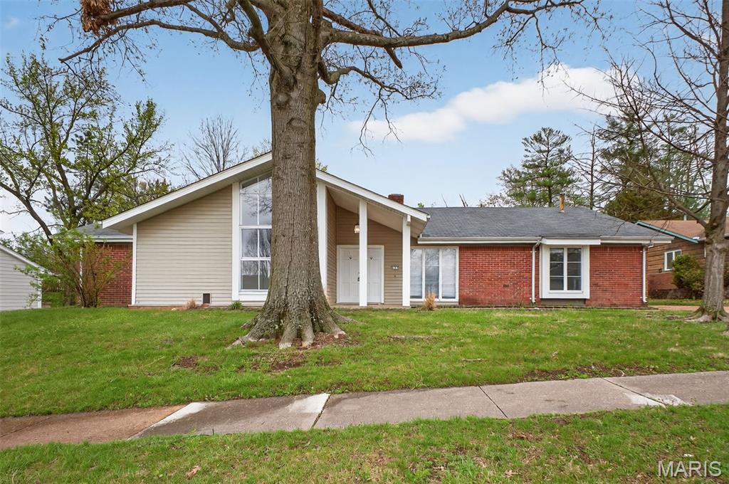 Looking for a house to make a home but just not ready to buy, look no farther than this amazing 3 bed, 2 bath rental! Located in the heart of Ballwin, in a quiet neighborhood and walking distance to an amazing park! The large open floor plan designed to have maximum space for entertaining company or relaxing on your own. You will be greeted by the bright living area with floor to ceiling windows, a unique kitchen with a breakfast bar, stainless steel appliances and a cozy wood burning fireplace to enjoy all your special moments near. Enjoy 3 spacious rooms along with main floor hook ups for laundry! If you are not inside enjoying the home, enjoy the backyard or patio for some fresh air. Plenty of space for parking, amazing schools near by! Freshly painted, cleaned and ready for it's new tenant! Schedule your showing today!