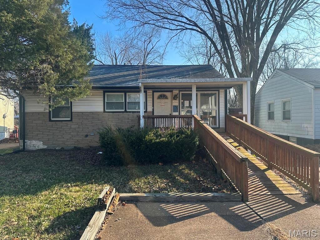 Don't miss this charming ranch-style home, offering 2 generously sized bedrooms, a full basement with an additional bathroom, a fenced yard with a deck, and convenient off-street parking. Ideally located near major thoroughfares, this property is brimming with potential and ready for your personal finishing touches. A fantastic opportunity you won't want to pass up!