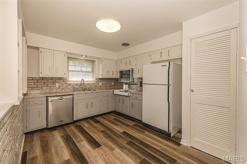 Chateau De Ville Condo Sec - Residential