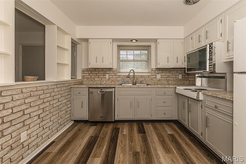 Chateau De Ville Condo Sec - Residential