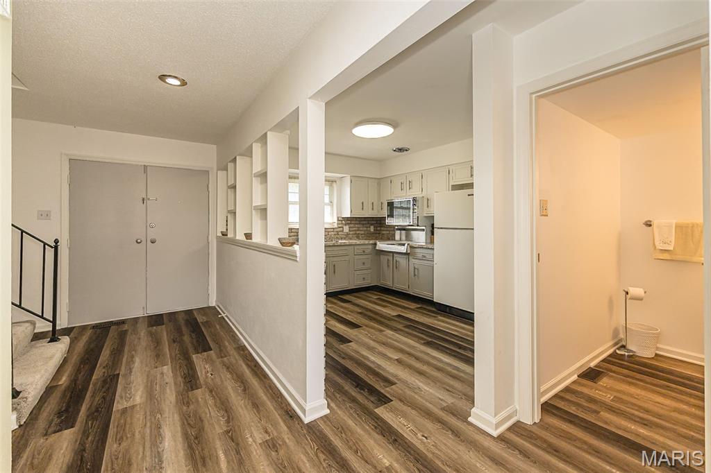 Chateau De Ville Condo Sec - Residential