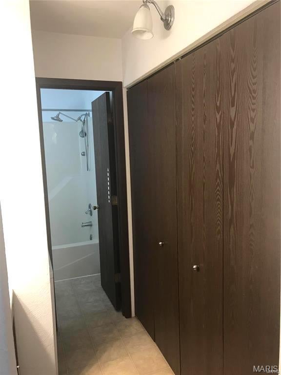 CHATEAU WOODS - Residential Lease