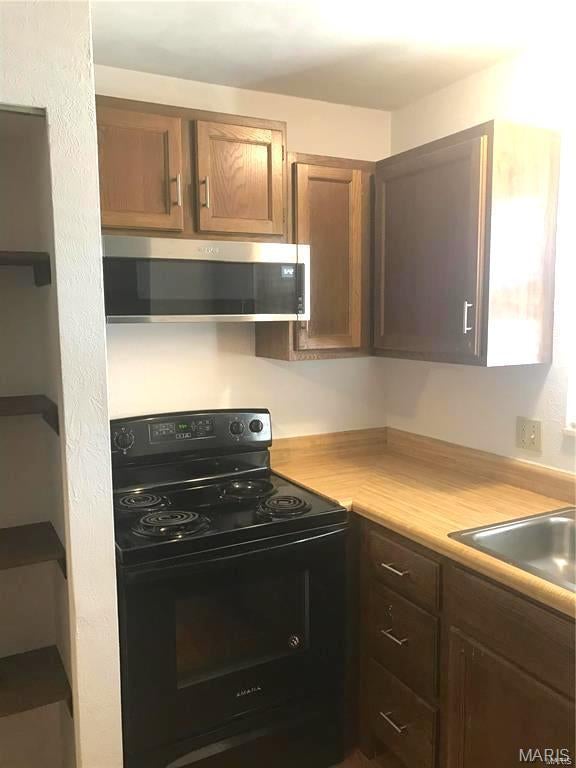 CHATEAU WOODS - Residential Lease