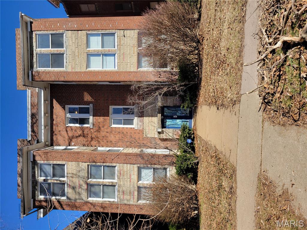 Six unit multifamily property available in Hot Skinker Debaliviere neighborhood. Easy access to all the great sites, Walk to Forest Park, walk the U City Loop and walk to Washington University. Spacious two and three bedroom units, lots of charm, individual systems, off street parking and much more. Please do not disturb the tenants.