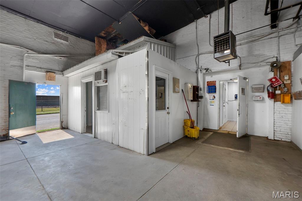 n/a - Commercial Sale