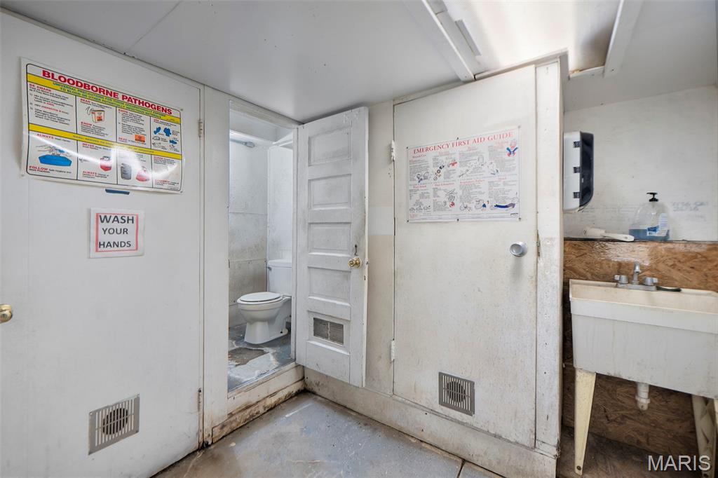 n/a - Commercial Sale