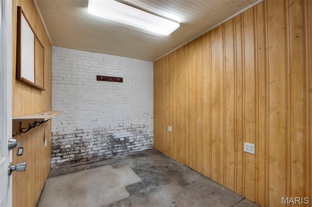 n/a - Commercial Sale