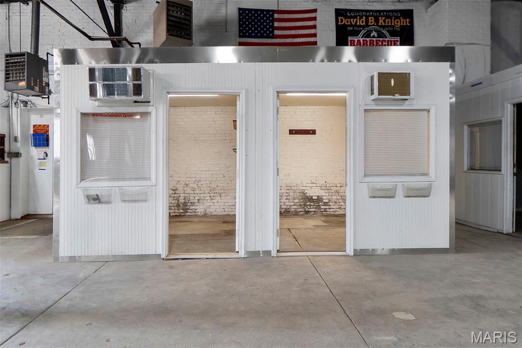 n/a - Commercial Sale