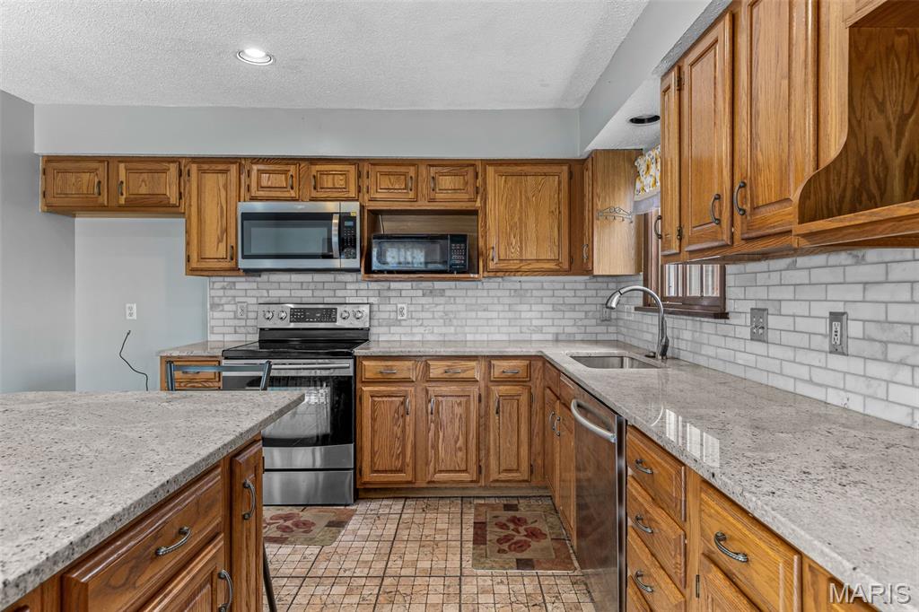 Bluff Wood Manor - Residential