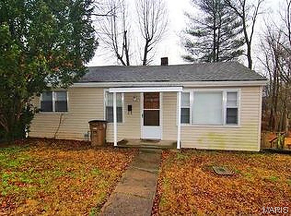 1530 N Water St is a 2 bed, 2 bath single family home for sale in Cape Girardeau Missouri, totaling 1,024 sq ft and within a short drive to SouthEast Missouri State University. This property is currently being leased for $935 a month. 

This property is also being sold as part of a portfolio totaling 33 doors and $3,350,000.
