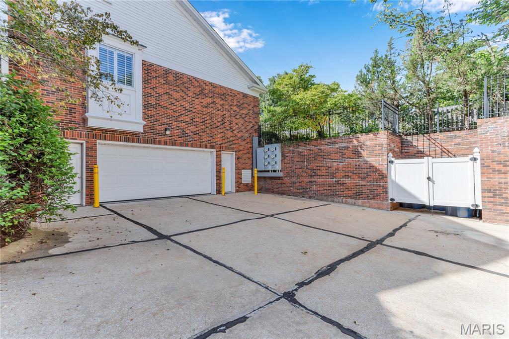 Middleton Court Condo Ph One - Residential