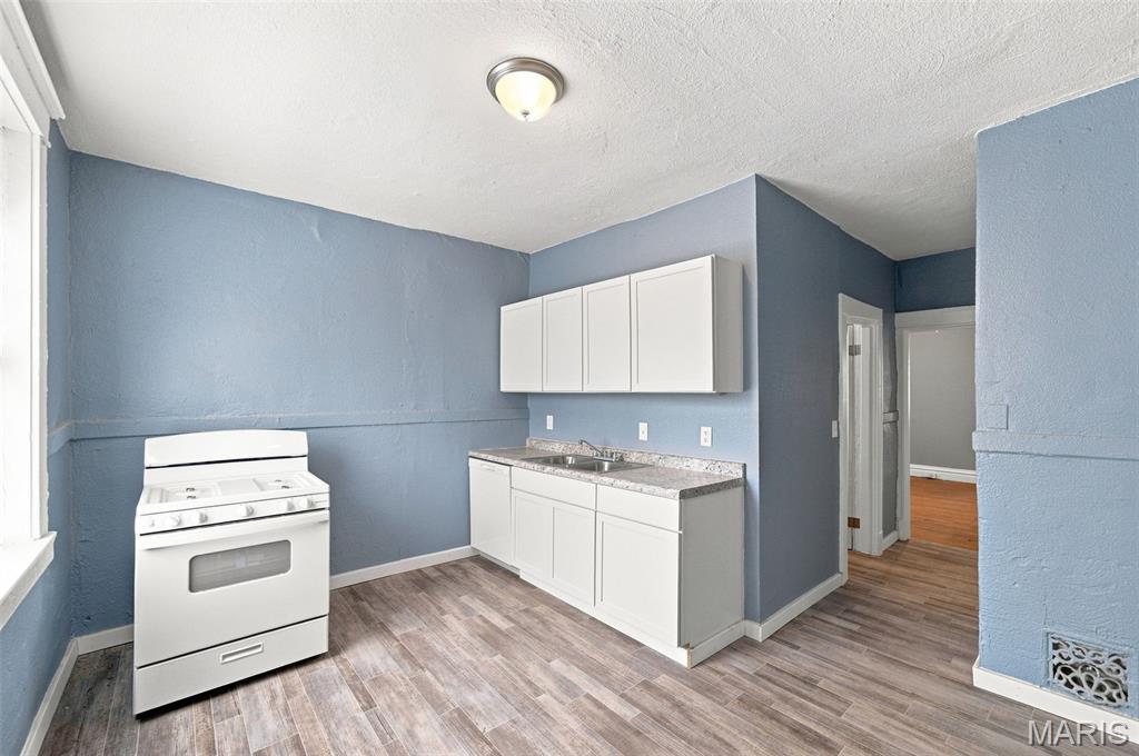 Dwyers Add - Residential Income