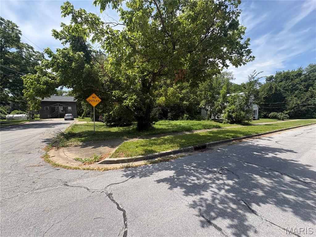 Check out this residential building lot, located in the heart of Rolla, MO. Could possibly be converted to commercial use. Close to downtown, the hospital, and more. Owner is willing to negotiate financing, or possibly a new construction!! Don't miss your chance call today